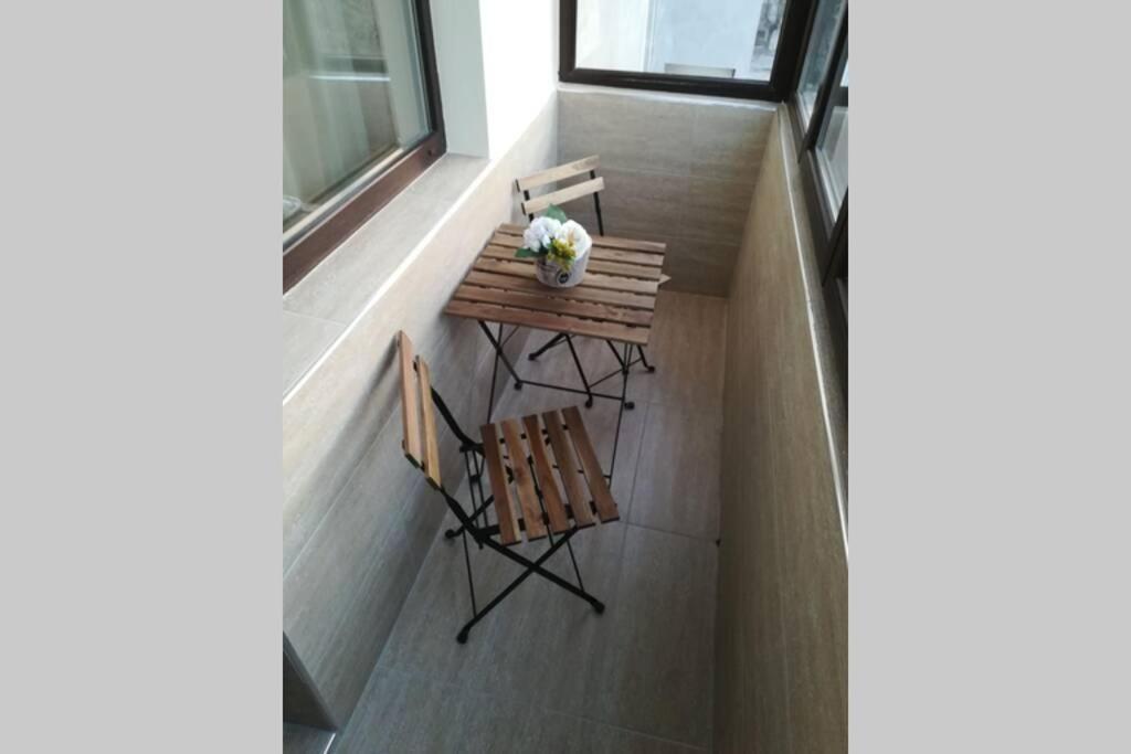 Lovely 3-Bedroom Apartment For 7 Ppl At The Centre Várna Kültér fotó